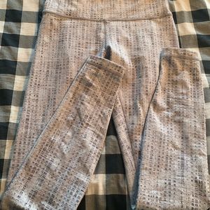 Lululemon wunder under leggings - size 6
